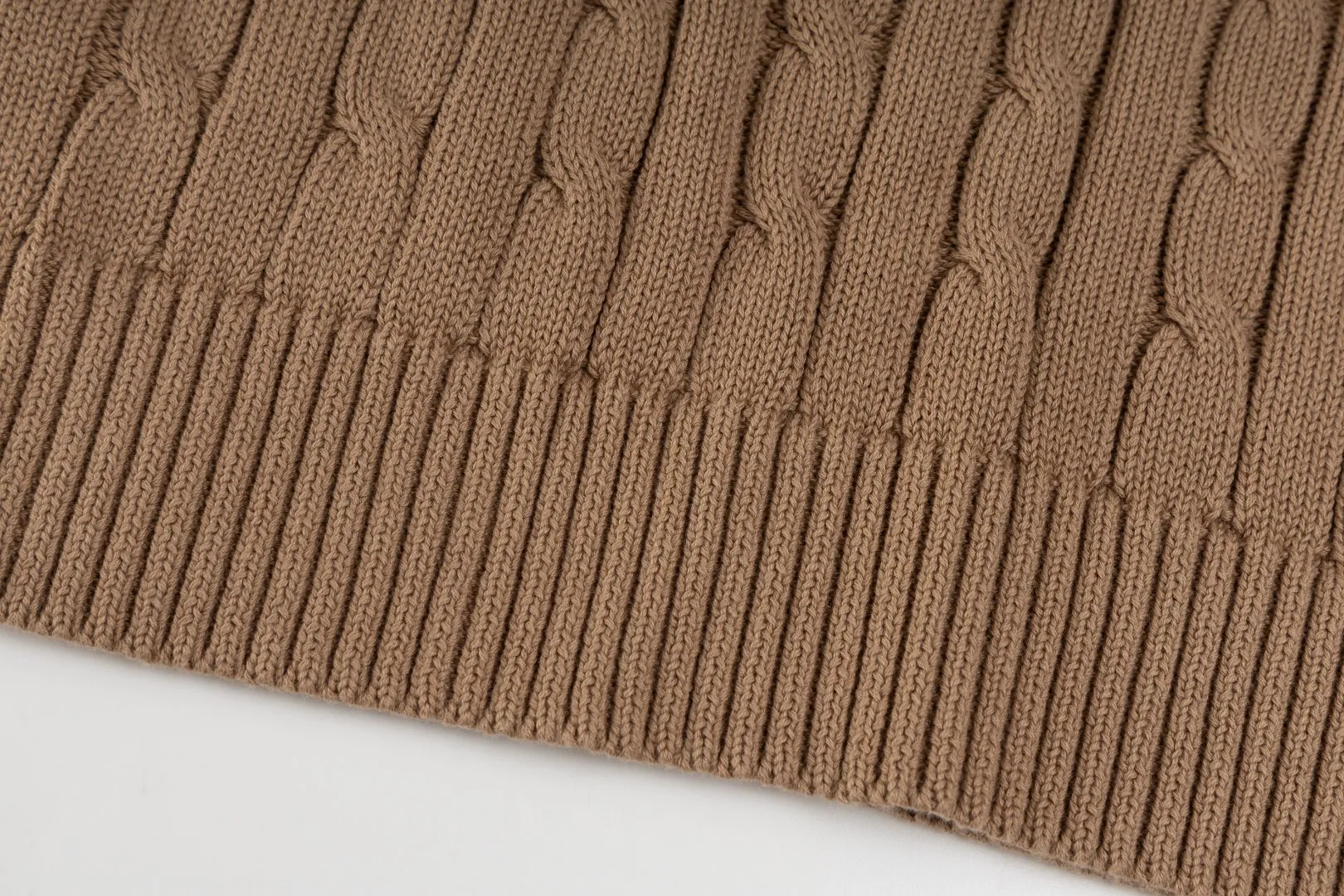 P210 #R90 RALPH LAUREN Thirteen colors of Ralph Lauren classic small label embroidery V-neck pullover cable cardigan sweater women's top, high-density LOGO embroidery on the chest, original customization of tag accessories. Made of pure cotton yarn, pure cotton is skin-friendly and comfortable, small label war horse embroidered twist button V-neck sweater🐎High quality, follow the blogger to learn how to wear it! Let’s buy a Ralph Lauren cable sweater. It’s a super hard-to-find series after it became popular. It’s hard to find one on the official website. It’s simple and practical to wear, with a lazy and loose feel. The thickened fabric has more texture, feels soft and delicate, and has a loose fit. Whether worn alone or layered, you can wear different styles of fashion with just one piece!   Size： Sleeve length: 60/61/62/63
